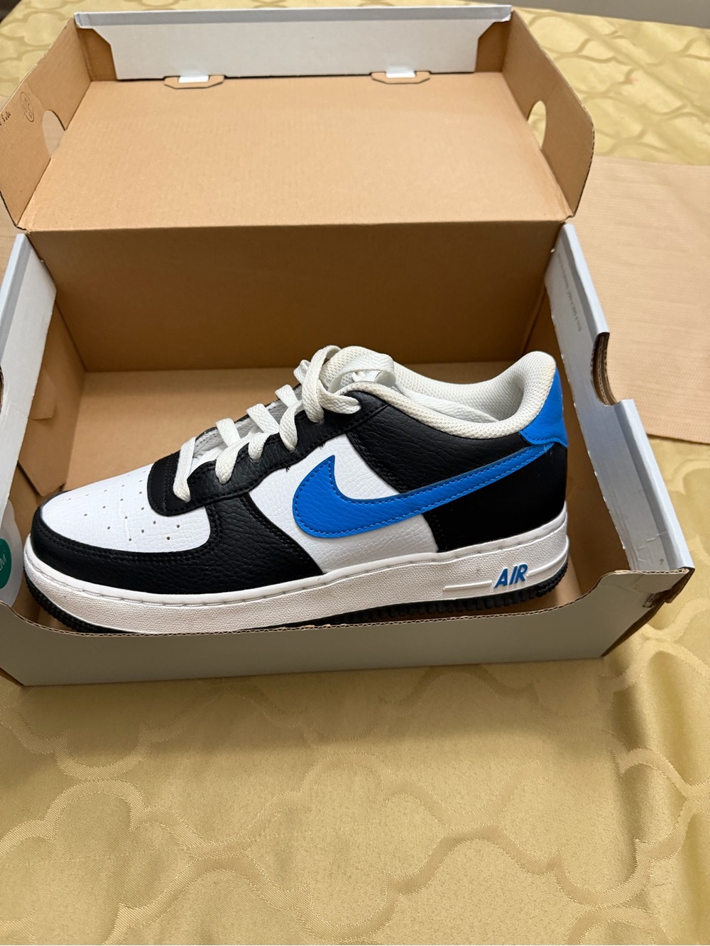 Nike Low Top Sneaker - White/Black/Blue